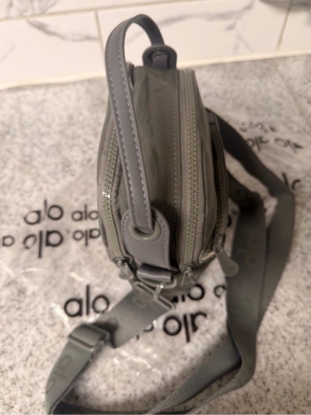 Alo Yoga unisex slate gray Crossbody Bag or shoulder bag - Picture 7 of 11